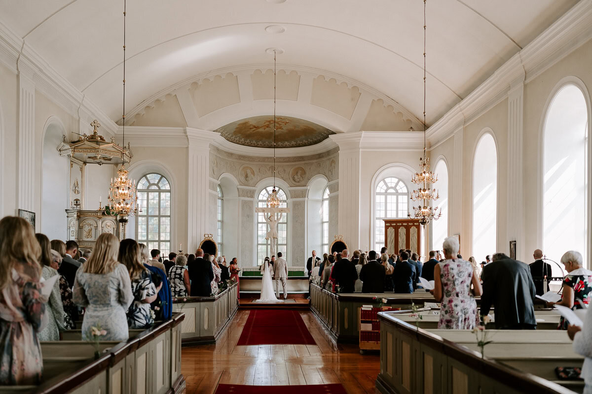 Fotograf-Yohanna-Martensson-Brollopsfotograf-Halsingland-vigsel-i-kyrka