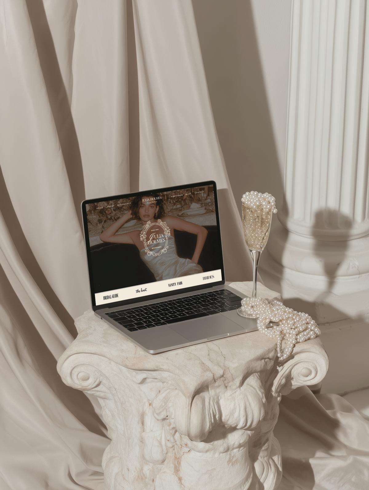 Brand Julia - Website Mockup 003