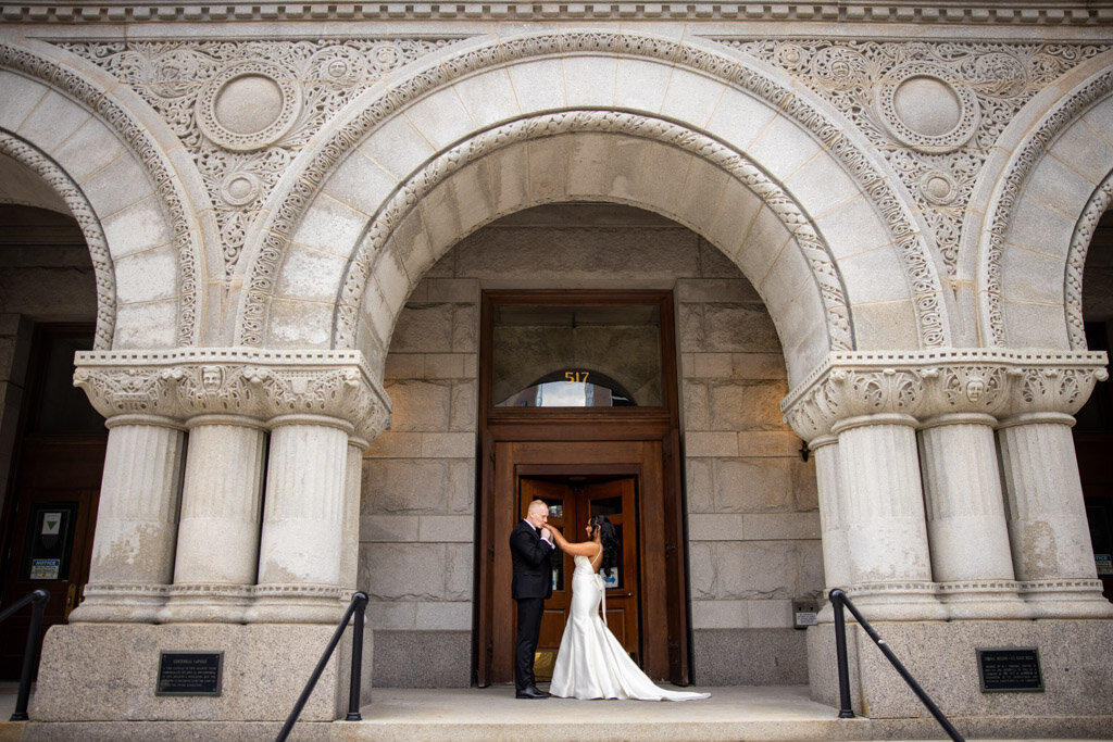 38-Milwaukee-Art-Mueseum-Wedding-Lauren-Ashley-Studios