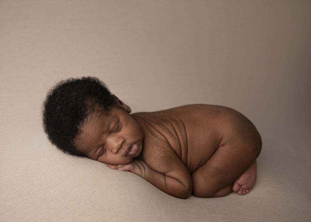 NEWBORN_BABY_BROWNCREAMHAIR