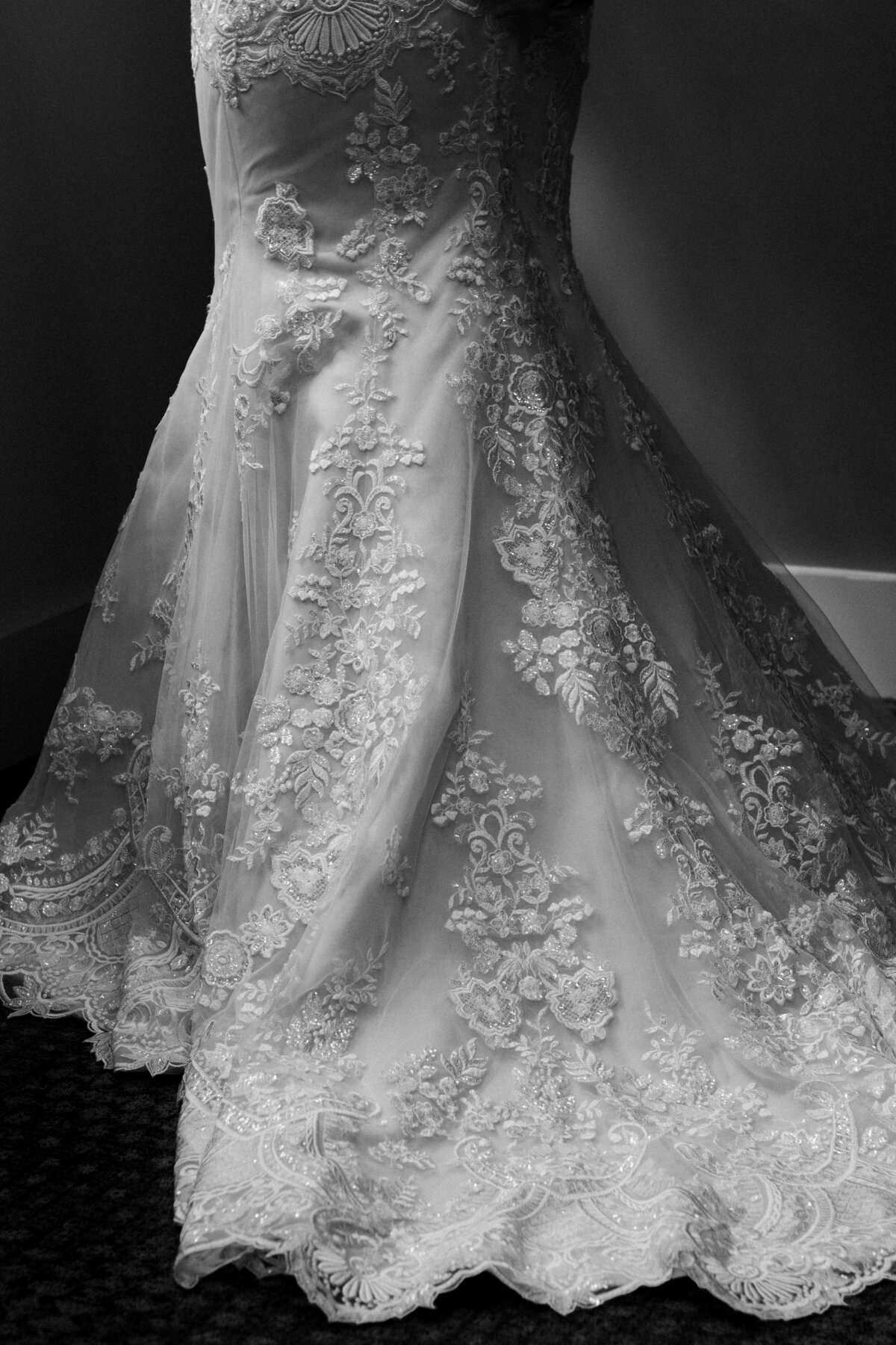 wedding-dress-details-jennifer-moreno-documentary-photograohy-Point-Defiance-Washington