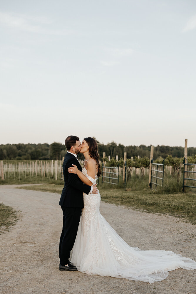 Vignoble de la Bauge Wedding - Emma Persi Photography-30