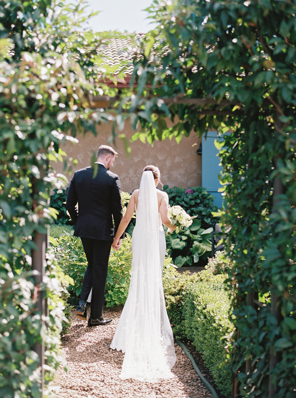 wedding-at-black-walnut-inn-and-vineyard-photography-by-the-tenneys-16