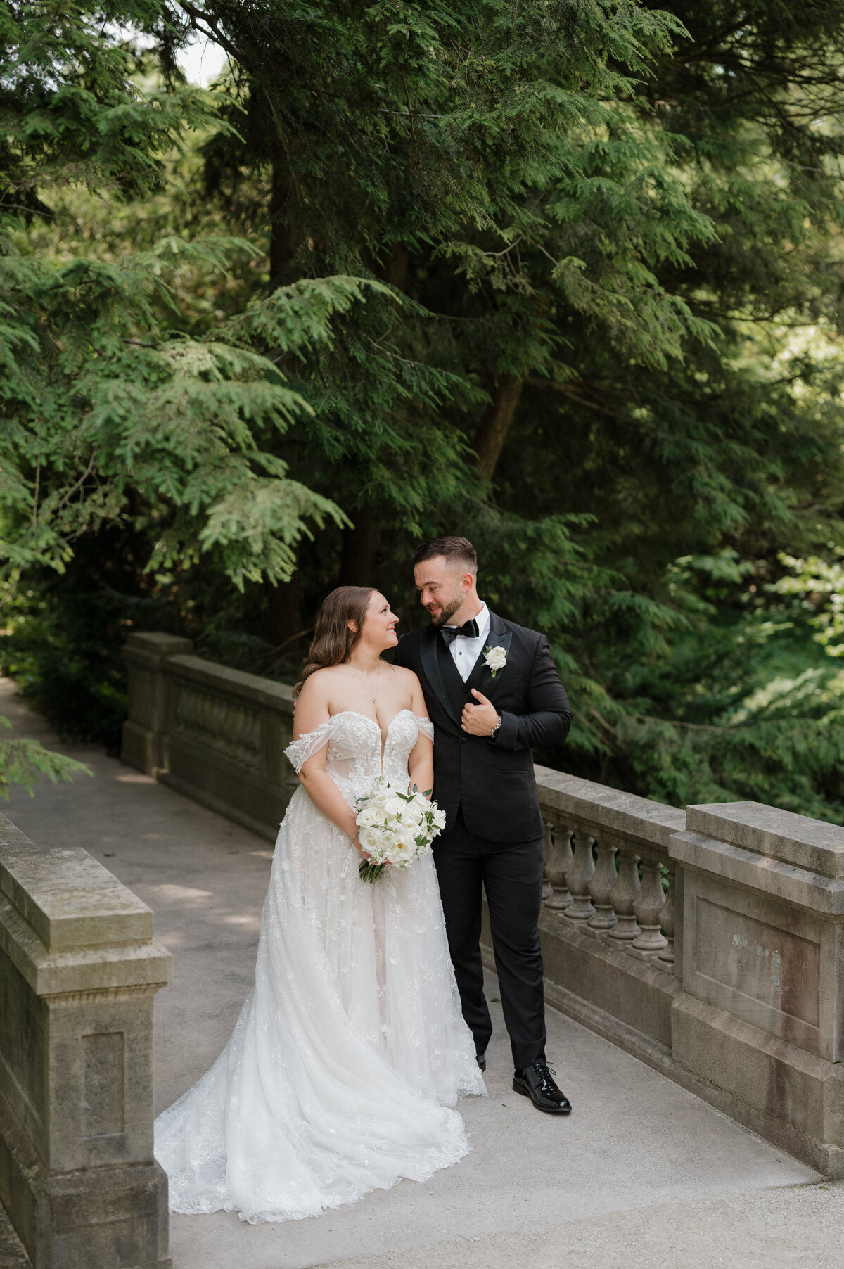 Indianapolis wedding photographer candid outdoor couple photo