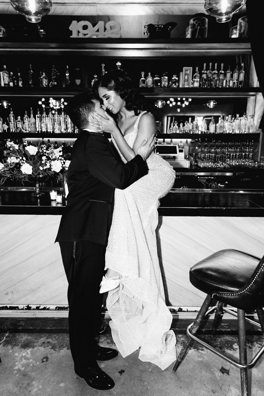 elopement-photography-austin-texas-dec-on-dragon-1812-2