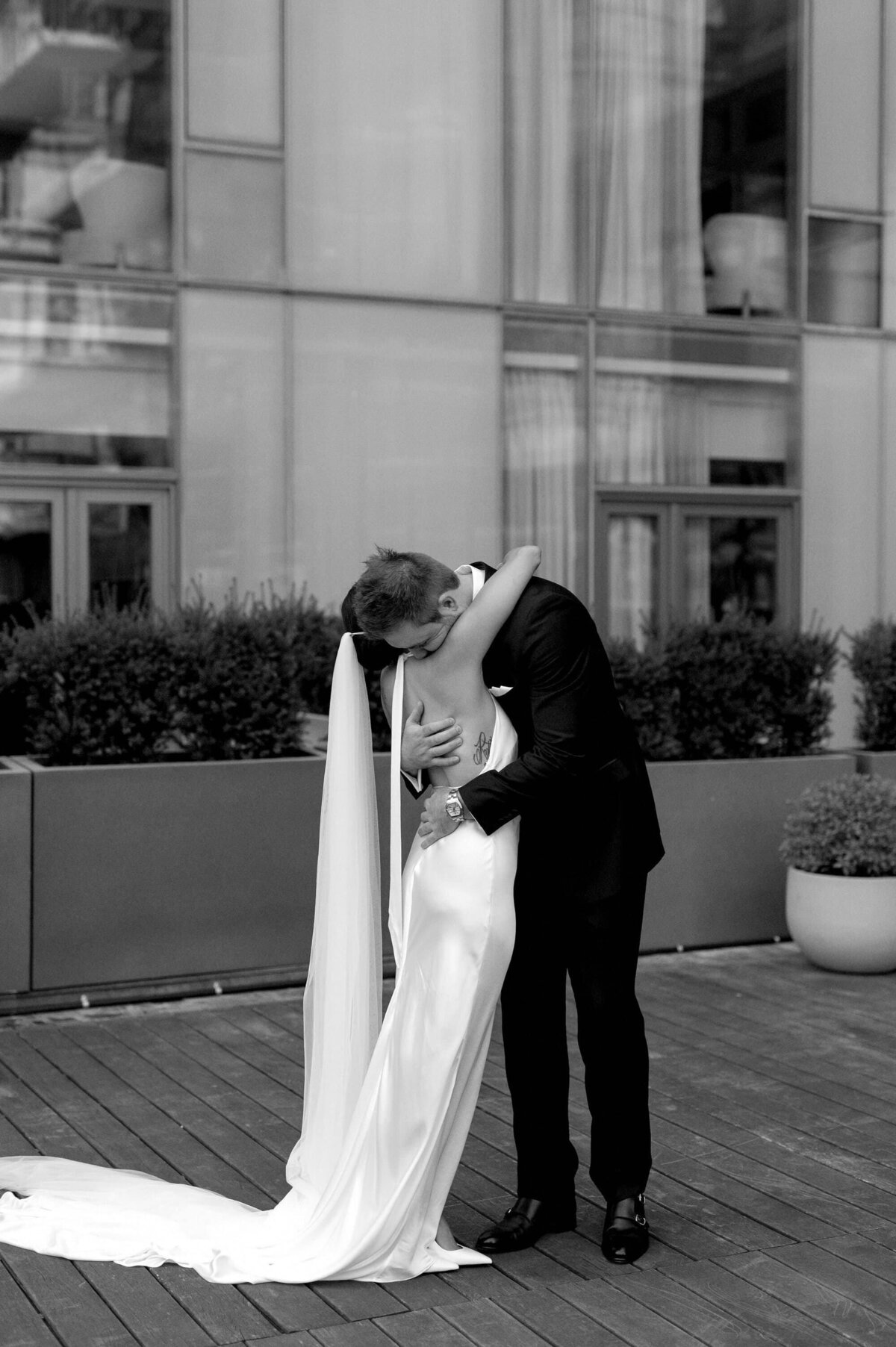 1HotelTorontoWeddingFirstLook-32