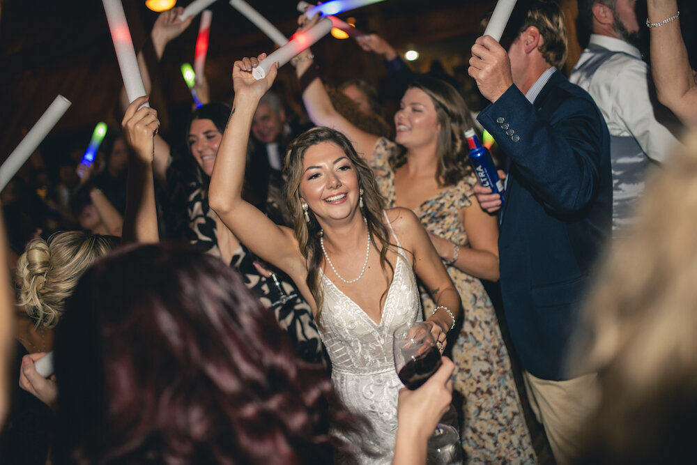 finer-points-coastal-kitty-hawk-pier-wedding00038