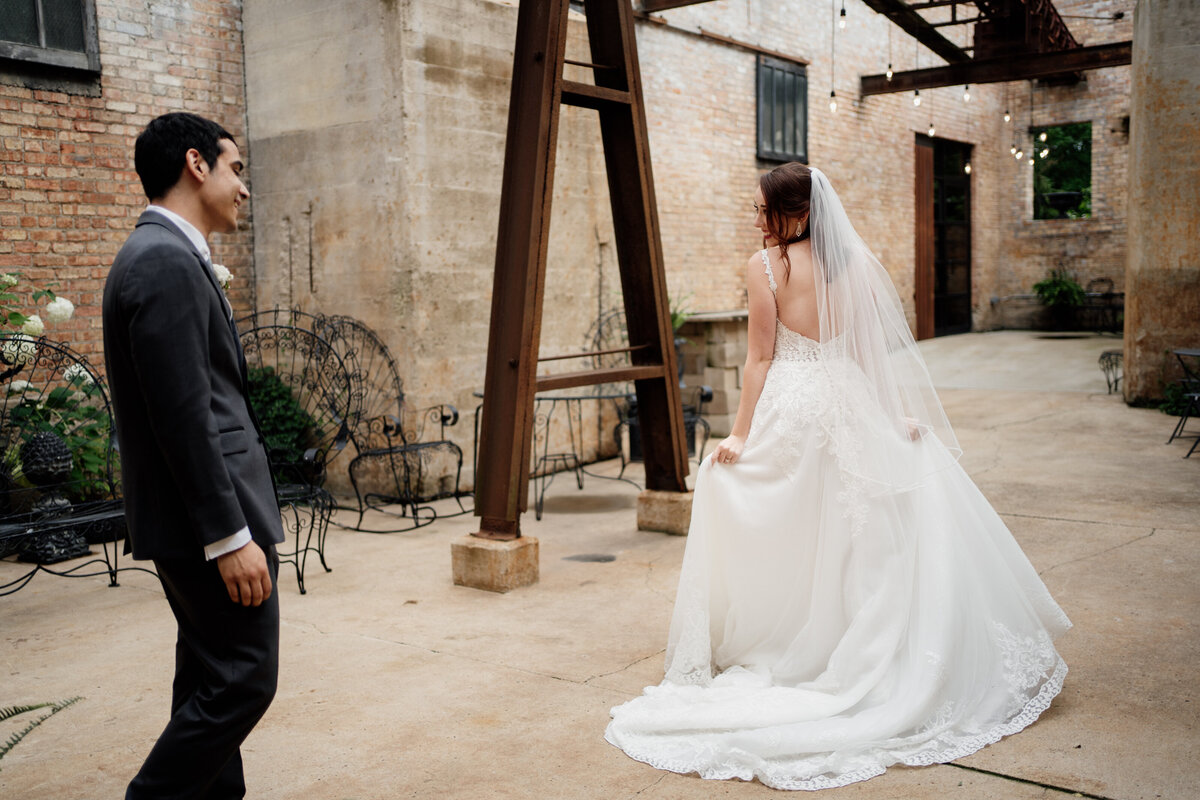 Millennium-Moments_Chicago-Wedding-Photographer_Blumen-Gardens-Wedding_Sycamore-Illinois-Wedding-42
