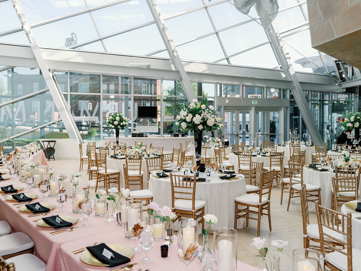 taubman-museum-of-art-wedding-photographer-oliver-and-co-roanoke-wedding_0146
