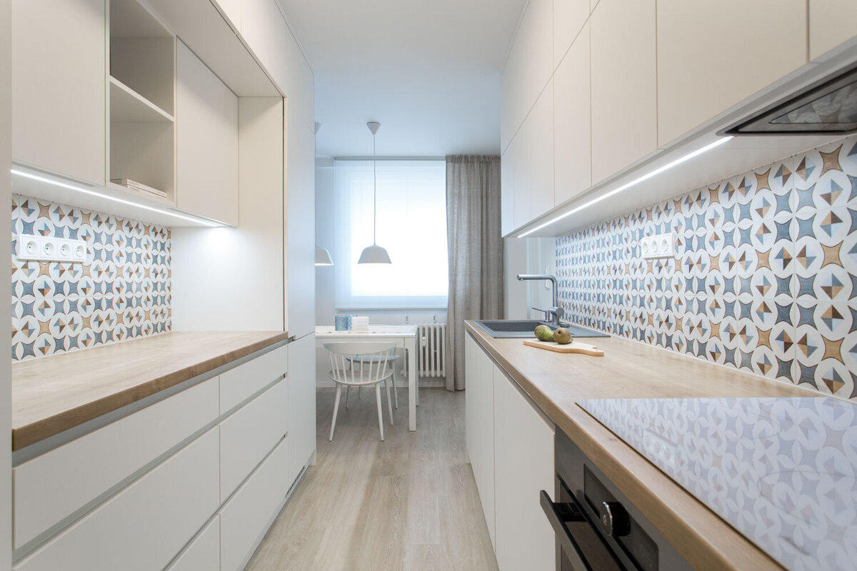 design interiéru panelového bytu pohled kuchně