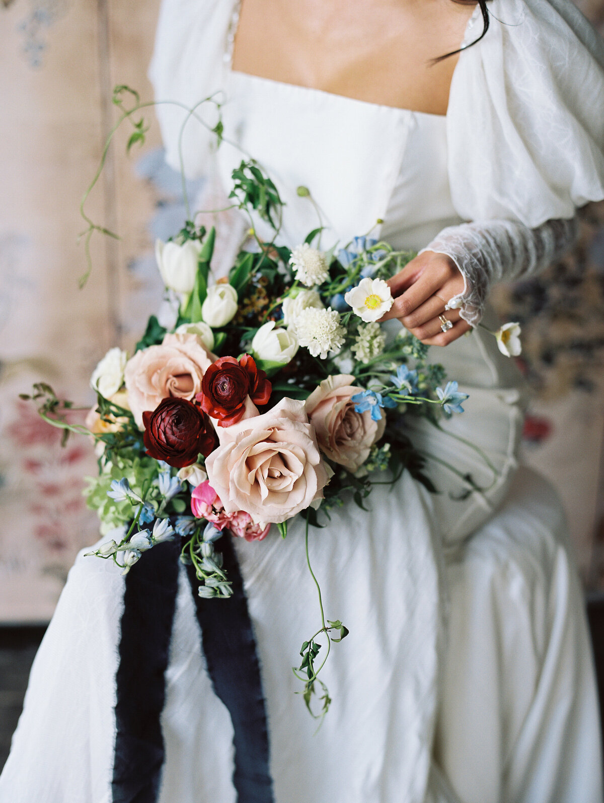 bride-with-red-and-pink-bouquet