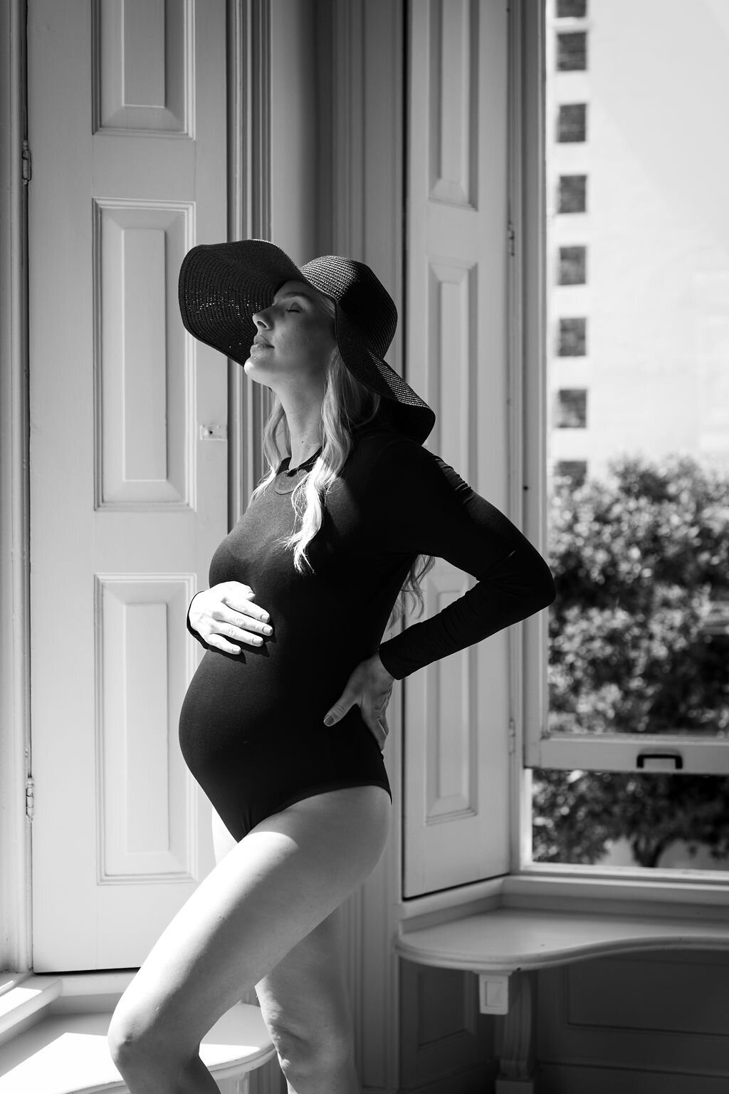 Styled portfolioshoot zwangerschap in daglicht studio Mae Maison in Veghel
