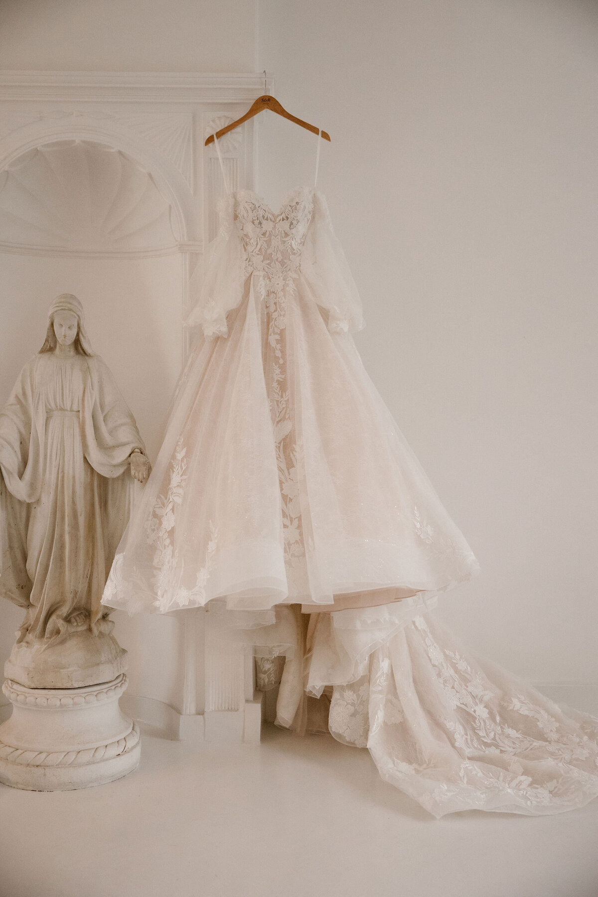 Maudvandenheuvelphotography-S&Rgettingready-7