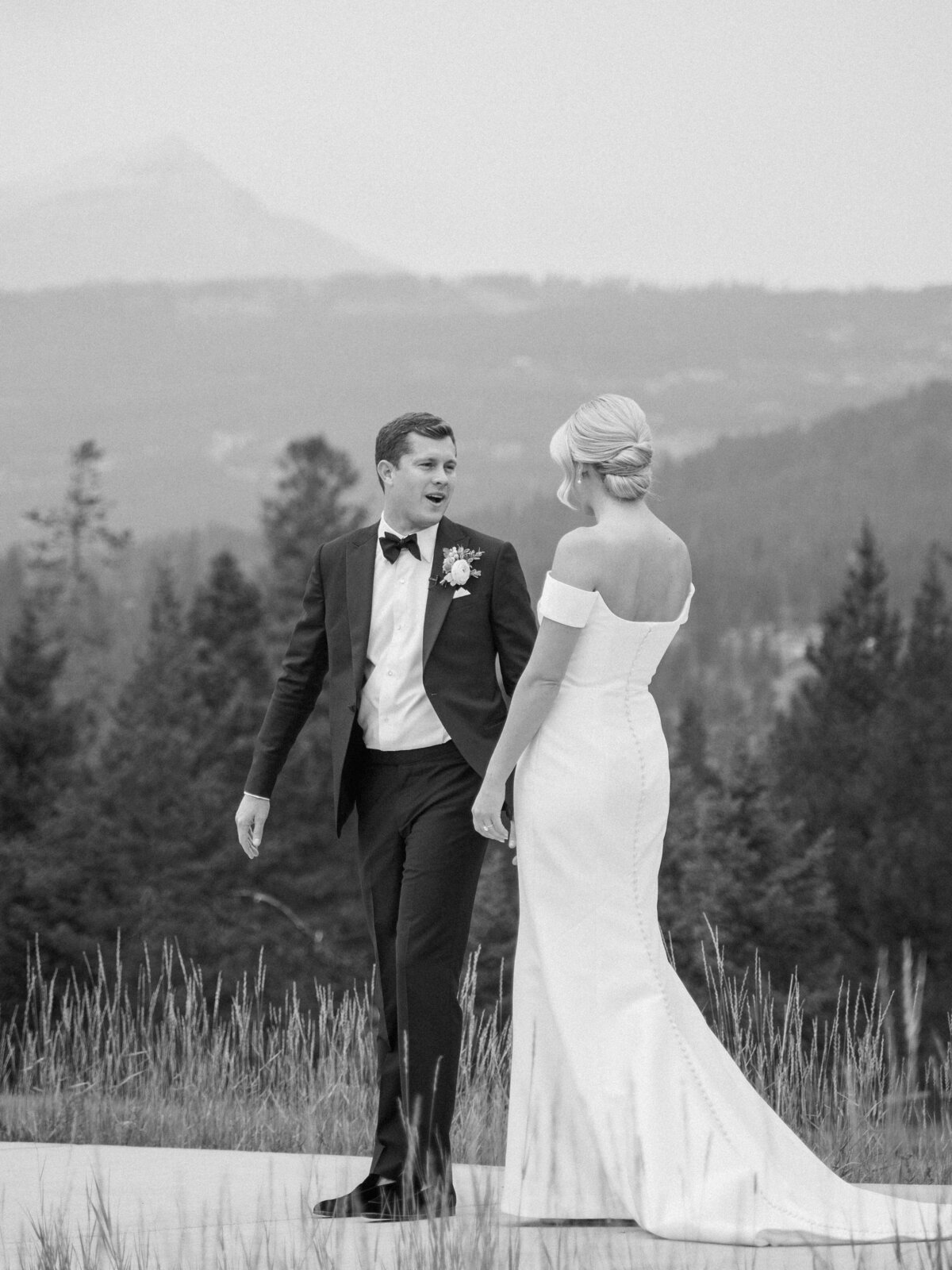 yellowstoneclub.wedding.elizabethlanier.bride.groom-21