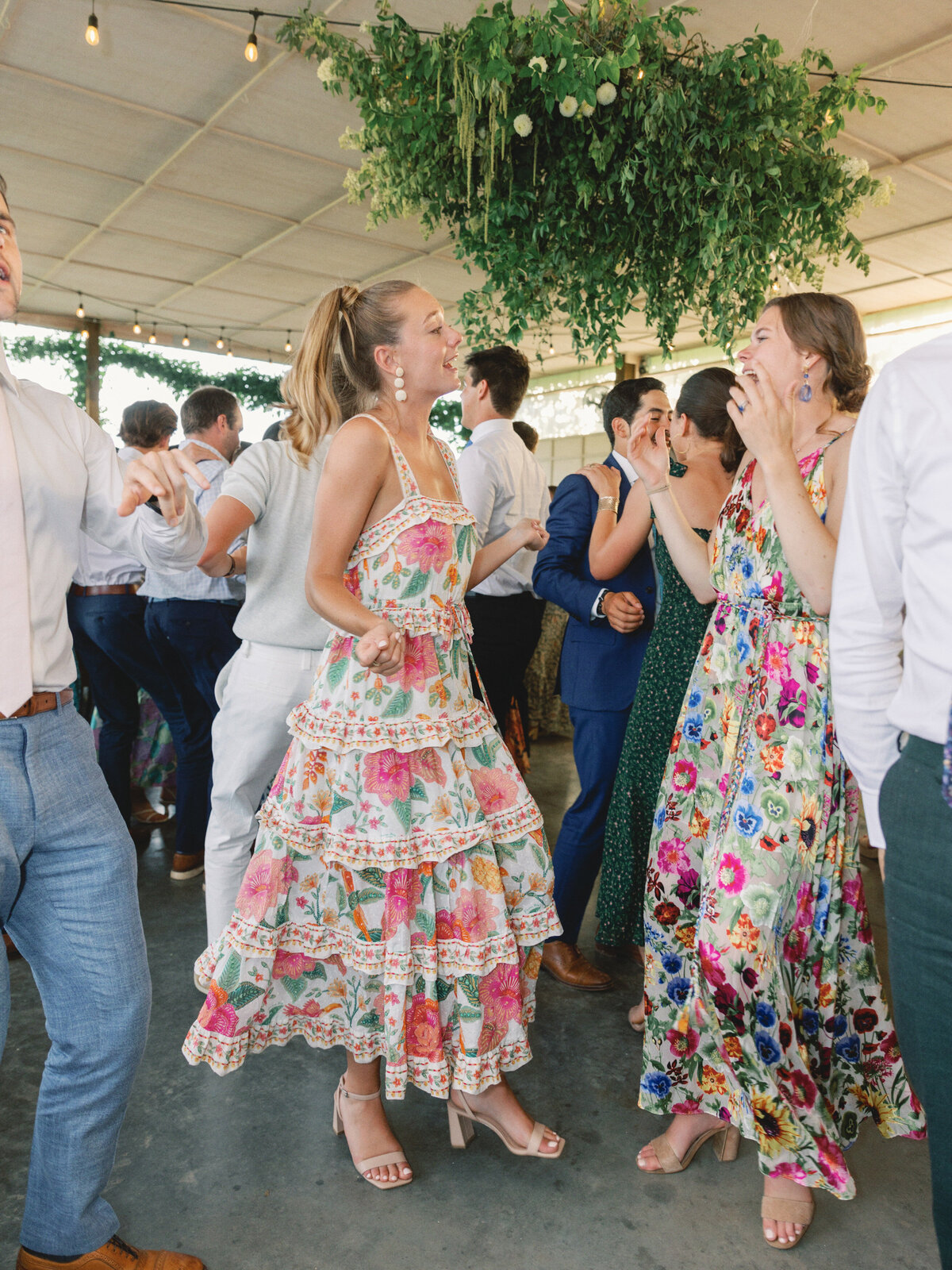 the-orchard-wedding-photos-by-the-tenneys-photography-in-hood-river-oregon-28