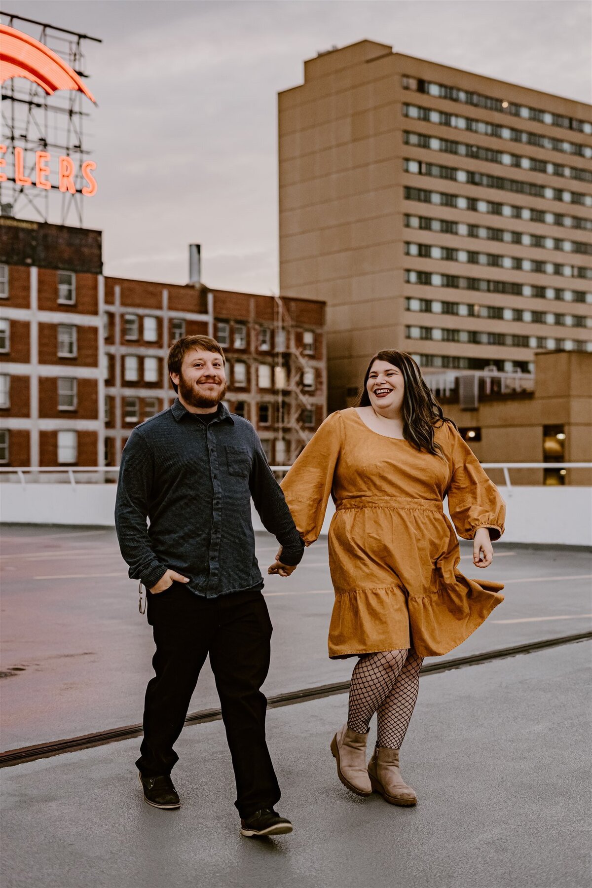 Urban-couple-photoshoot-rooftop-Des-Moines-Storyteller-Collective-Photo-Co