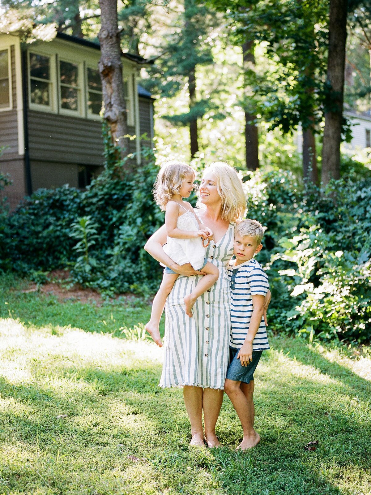 backyard-summer-family-photos-amy-nicole-photography-0022