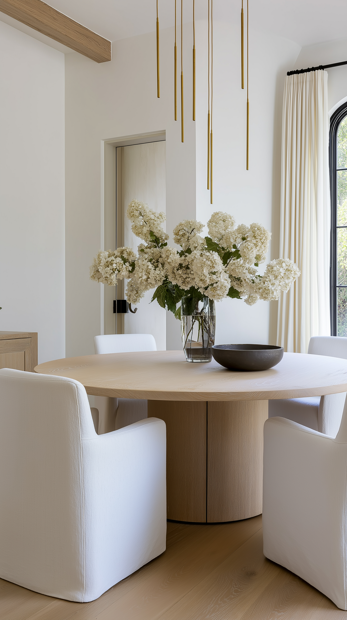 rosebud_08959_Dining_room_with_natural_white_oak_floors_creamy__7825594d-b016-416b-8ddf-d25eba462384