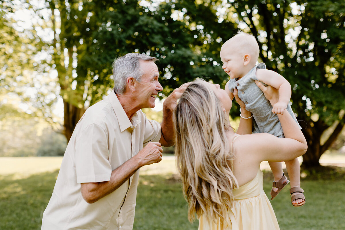 christina_ney_photography_wedding_engagement_lifestyle_photographer_dubuque_iowa_wedding_planning_assistance_adventurous_bold_laidback Family Photography10
