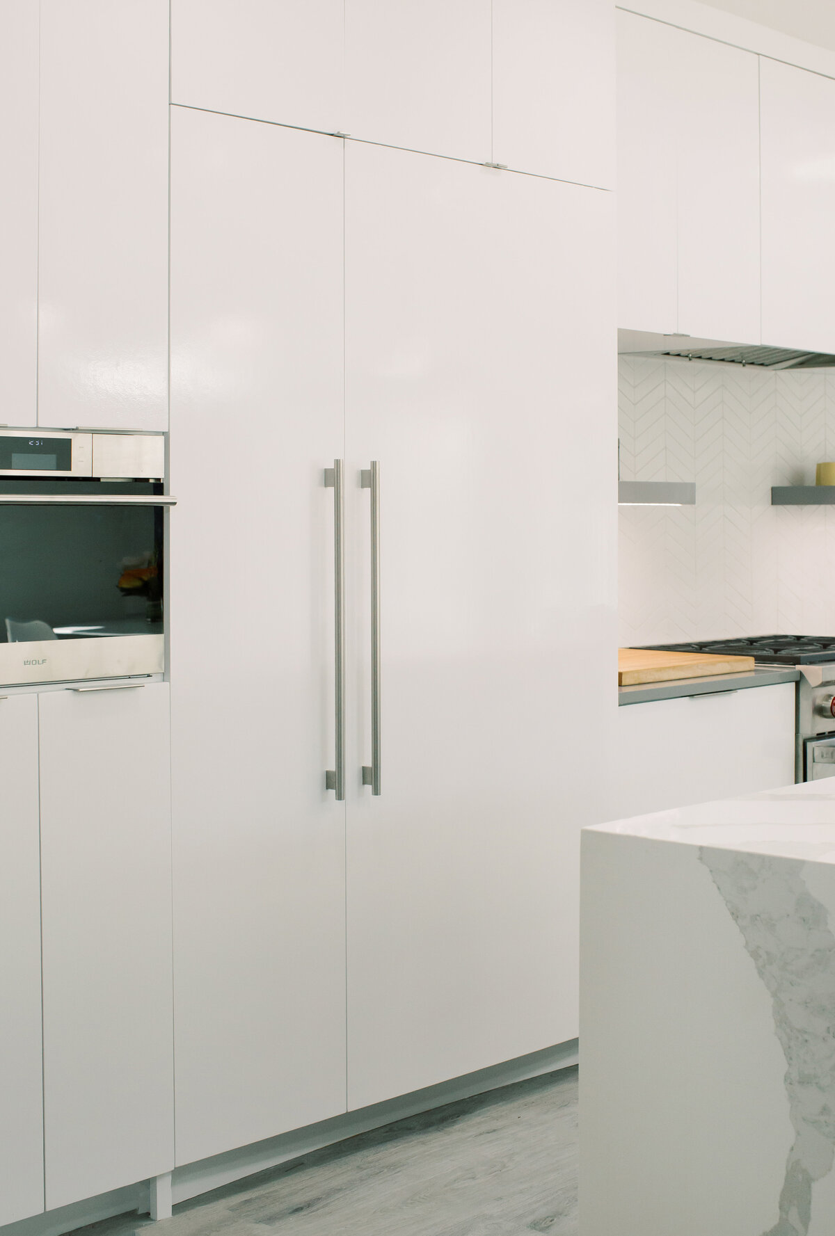 hello-home-sleek-modern-grey-and-white-kitchen-panel-ready-refrigerator-austin-20