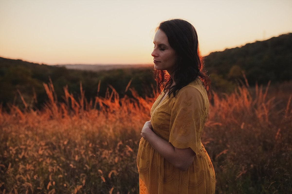 27_Outdoor-Maternity-Boho-Open-Field-Summer-Sunset_Couple