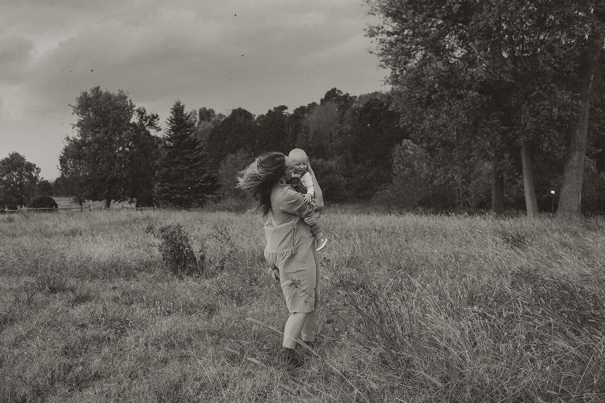 black-and-white-mom-son-photo-charlotte-family