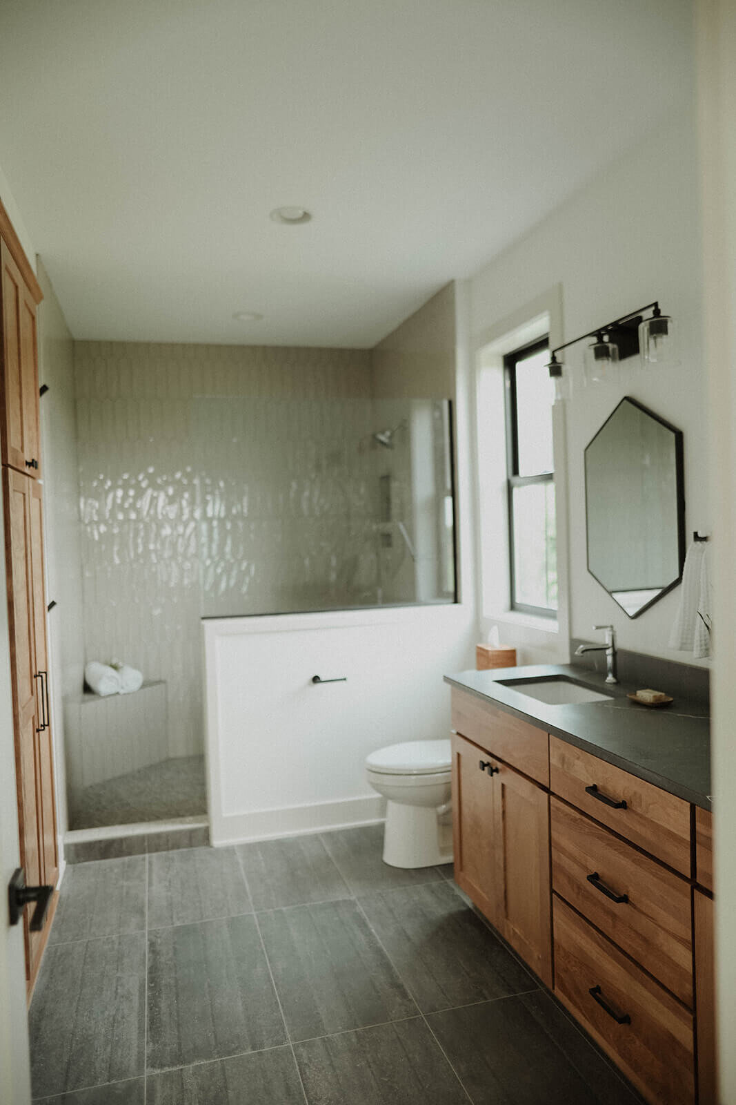 L-Ave-Bathroom-Interior-Design-Grimes-Des-Moines-Waukee-West-Des-Moines-Ankeny-Lake-Panorama-Central-Iowa-3F1A2656