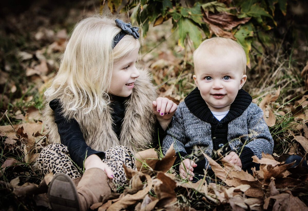 fall-family-portraits-san-diego-siblings-in-leaves
