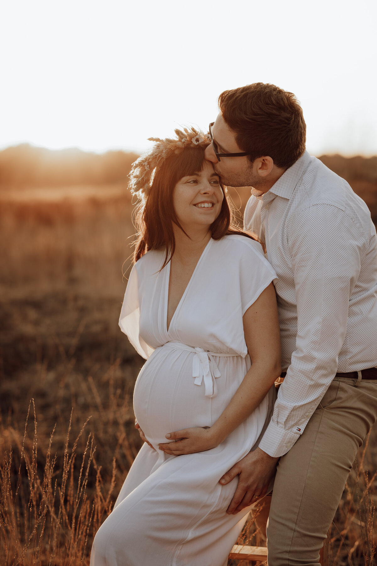Boho zwangerschapsshoot tijdens golden hour