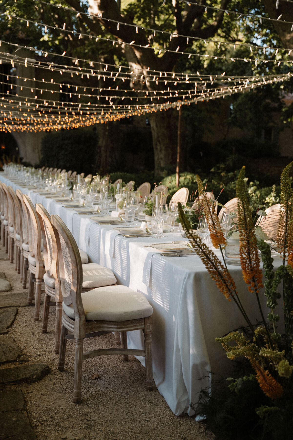 wedding dinner table decoration provence