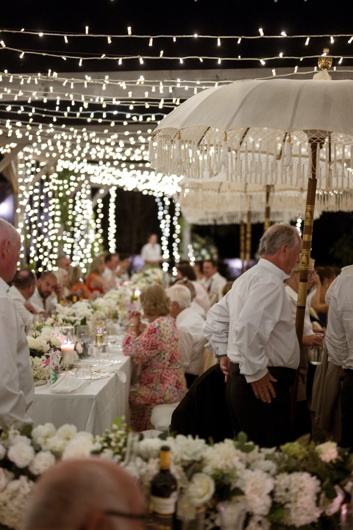 elegant-outdoors-wedding-reception-evening