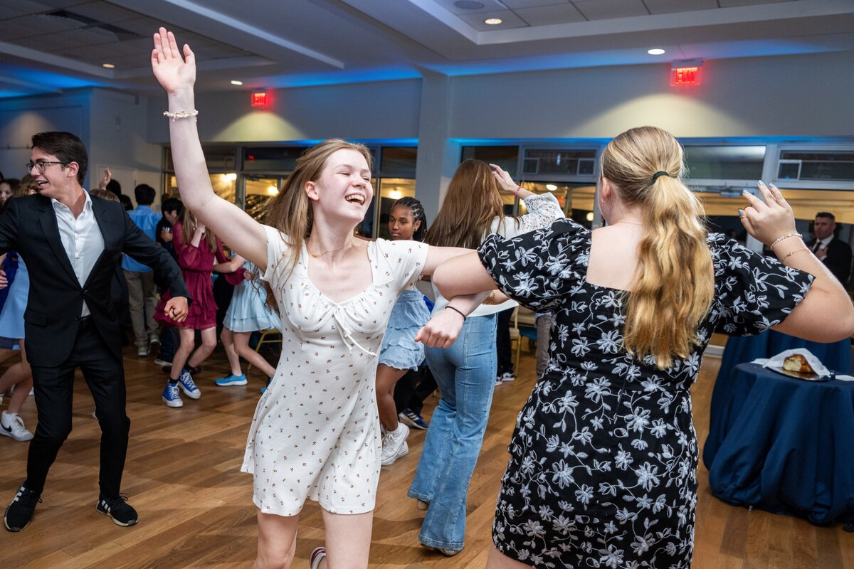 washington-dc-bat-mitzvah-photographer-at-temple-sinai-social-hall-ana-isabel-photography-16
