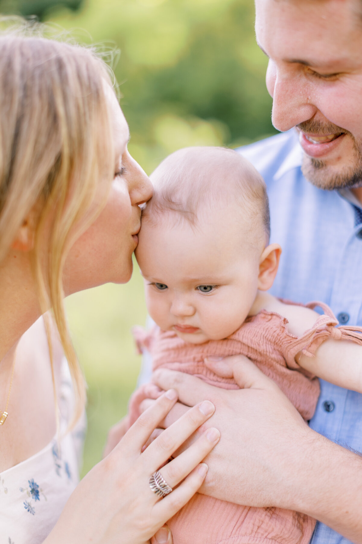 Family portrait session in a Philadelphia park - 16