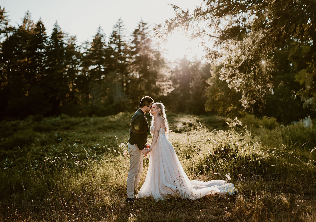 sunset-bridal-portrait-at-beacon-rock-state-park-washington