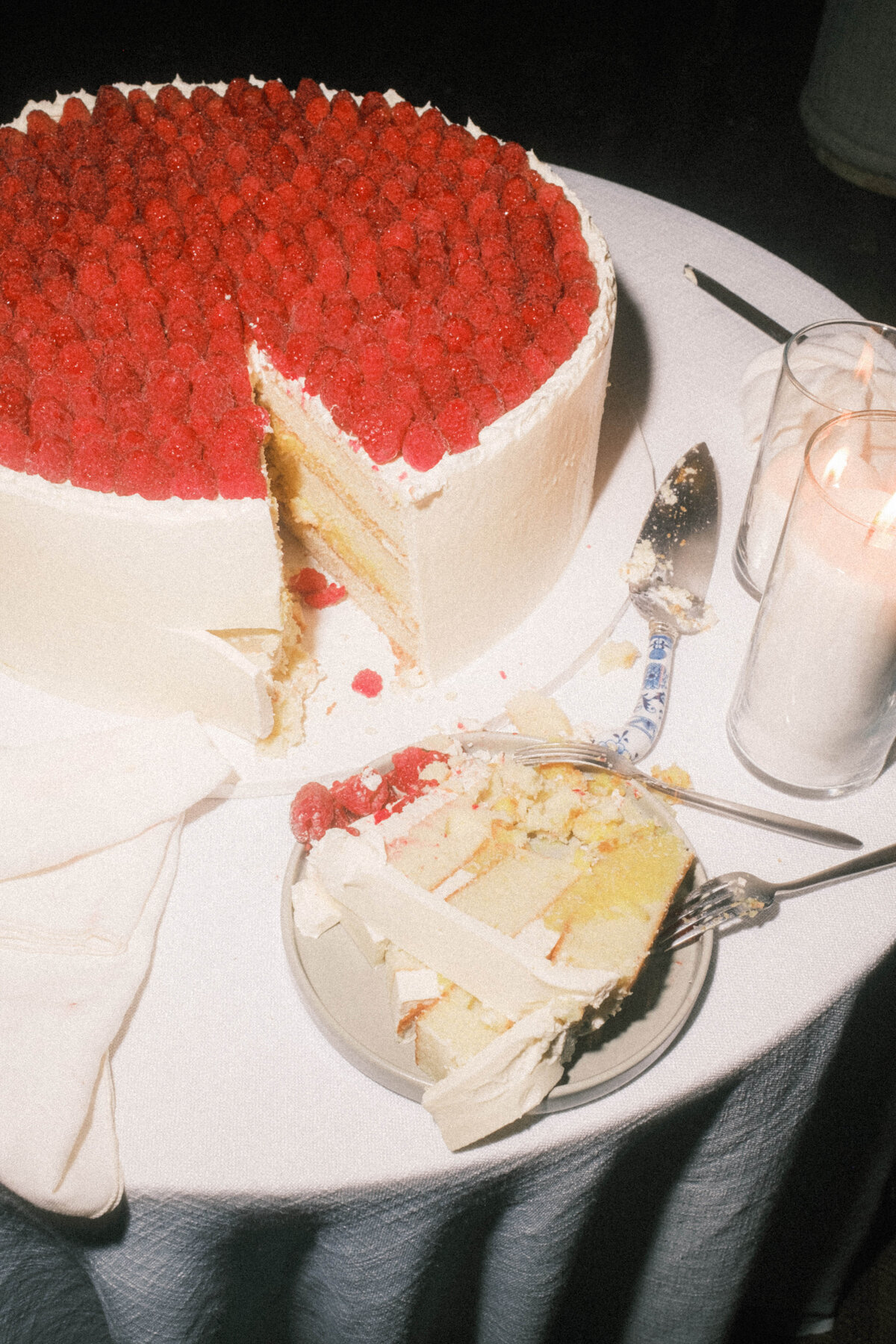 wedding-reception-cake-cutting