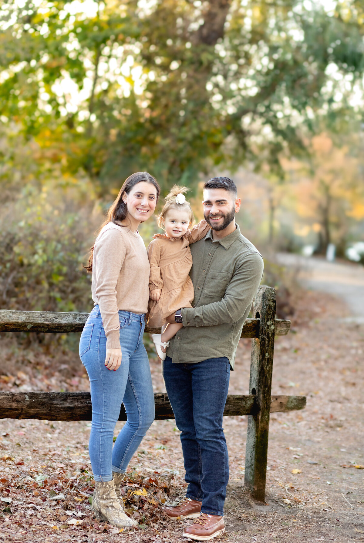 Family-Posing-wood fence-Babylon Park