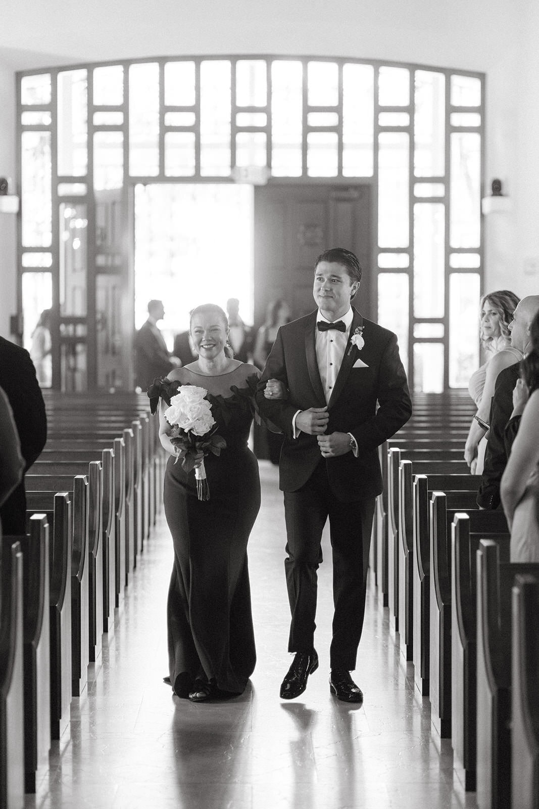 bride-entering-coral-gables-church-5CE-W