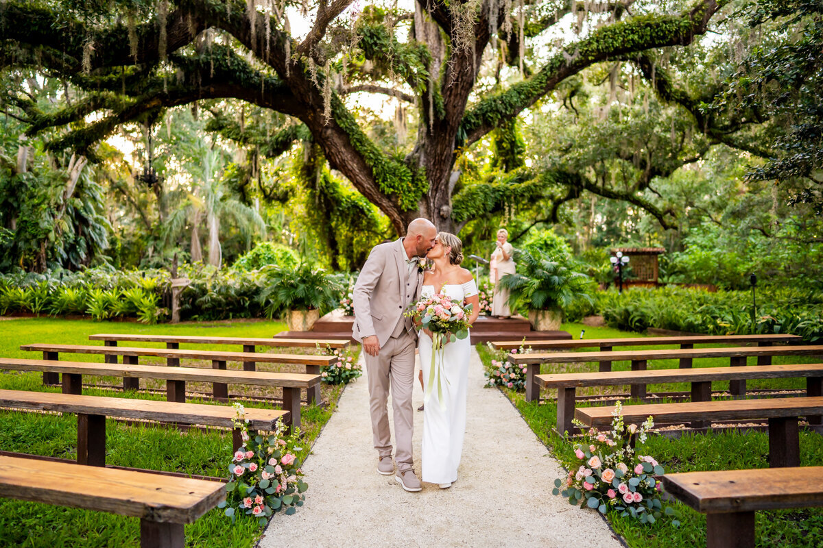 maddness-photo-del-favero-oasis-vow-renewal-chantilly-chic-celebrations-8