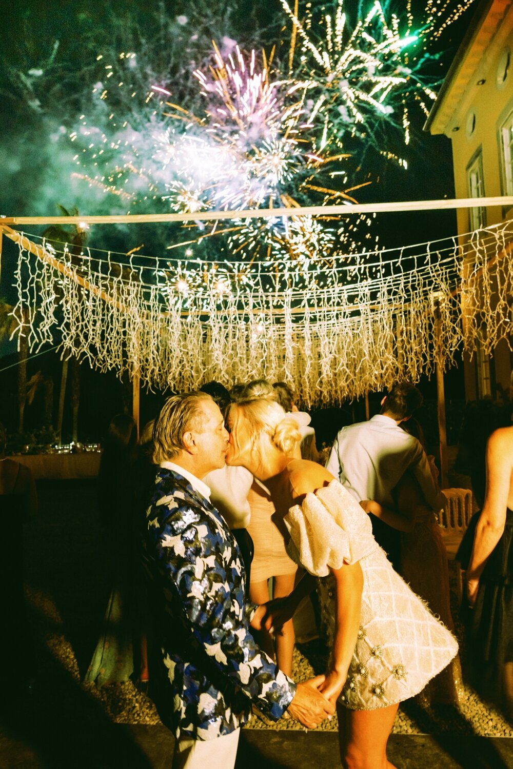 villa-controni-lucca-tuscany-luxury-destination-wedding-film-analog-stefano-degirmenci_0086