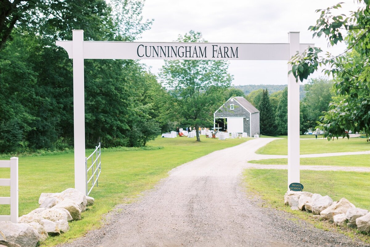 Cunningham-Farm-Boho-Colorful-Maine-Wedding-Photography_0003