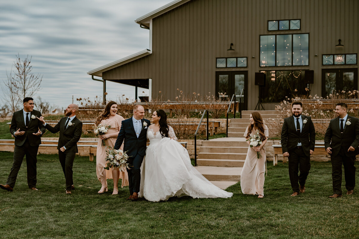storyteller-collective-photo-co-bridal-party-wedding-ashton-hill-farm-cedar-rapids-iowa-