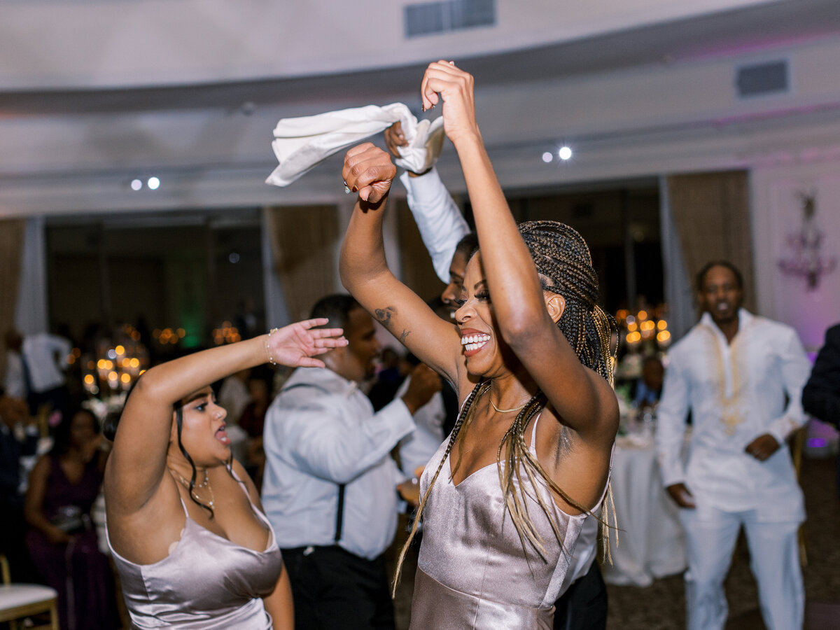 KatieTraufferPhotography-LaurenandJohnnyWedding-1204