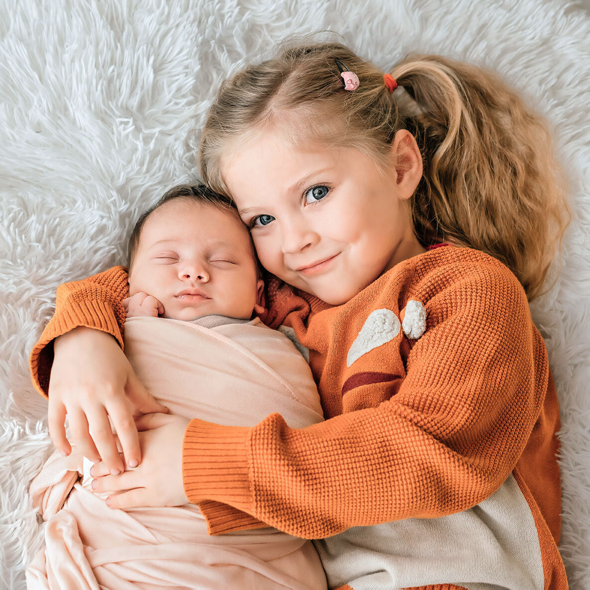 newborn-photos-with-siblings