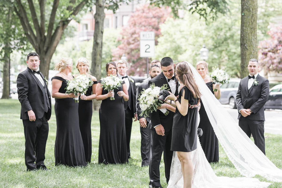 photographer showing bride and groom wedding photo