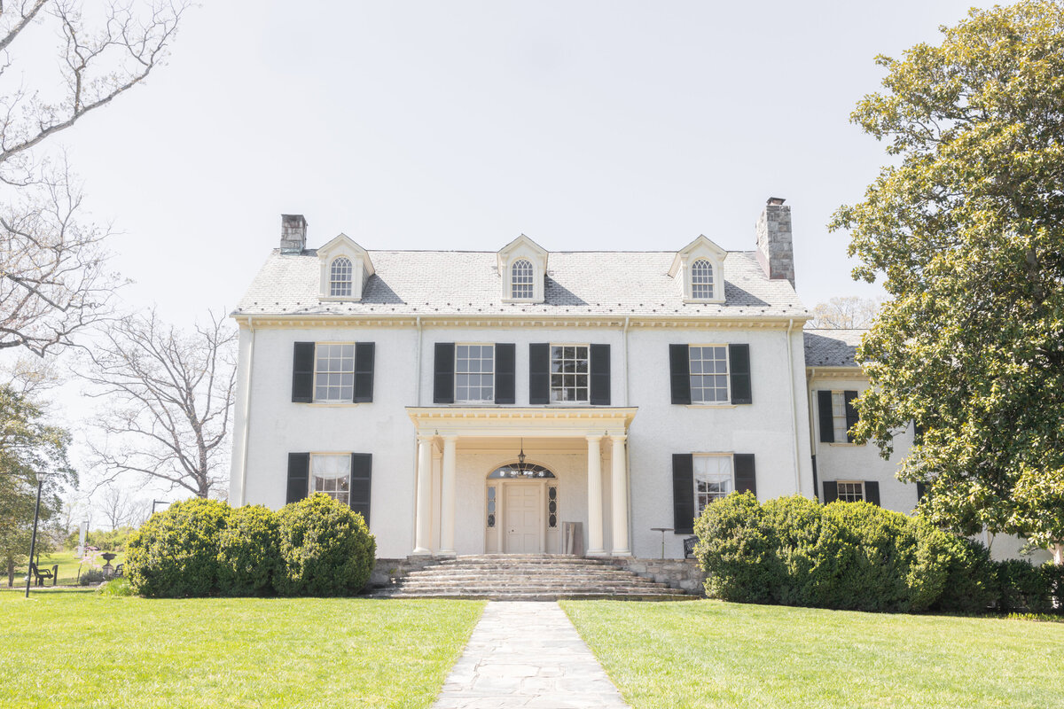 Rust House in Leesburg Virginia wedding venue  by wedding photographer Amanda Richardson Photography