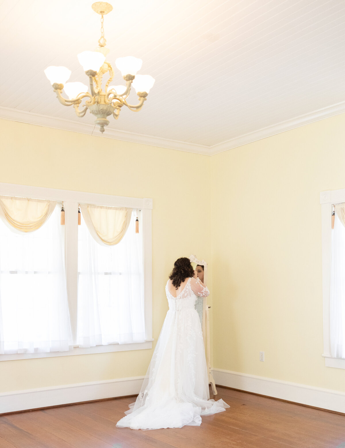 bride-getting-ready-at-lake-pines-event-center