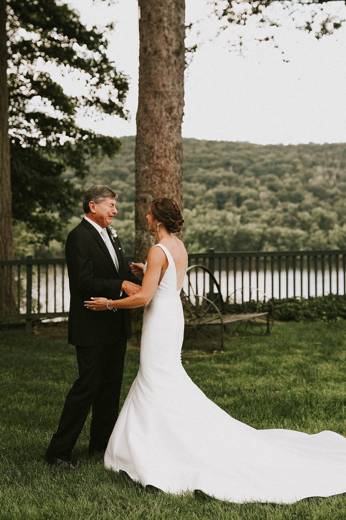 emotional-father-of-the-bride-first-look-connecticut-wedding