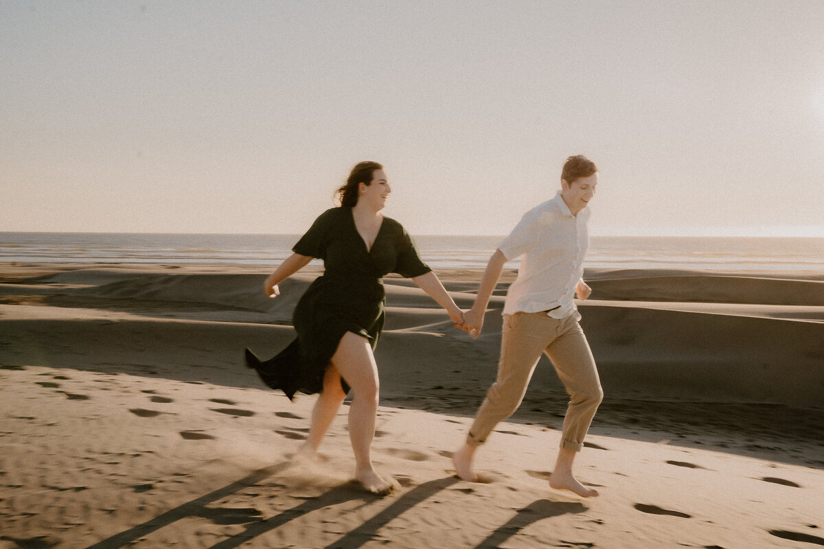 engagement photography by magnolia june visuals on oregon coast