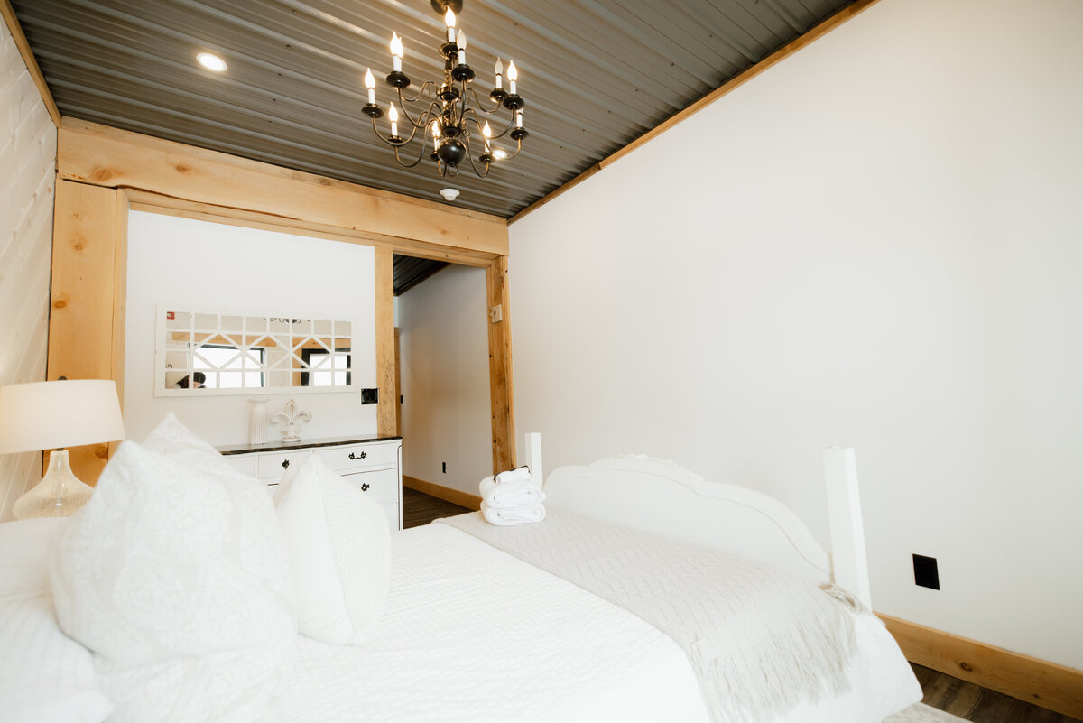 Bear-Ridge-Destination-barndo-suites-rosie-photo-video-57
