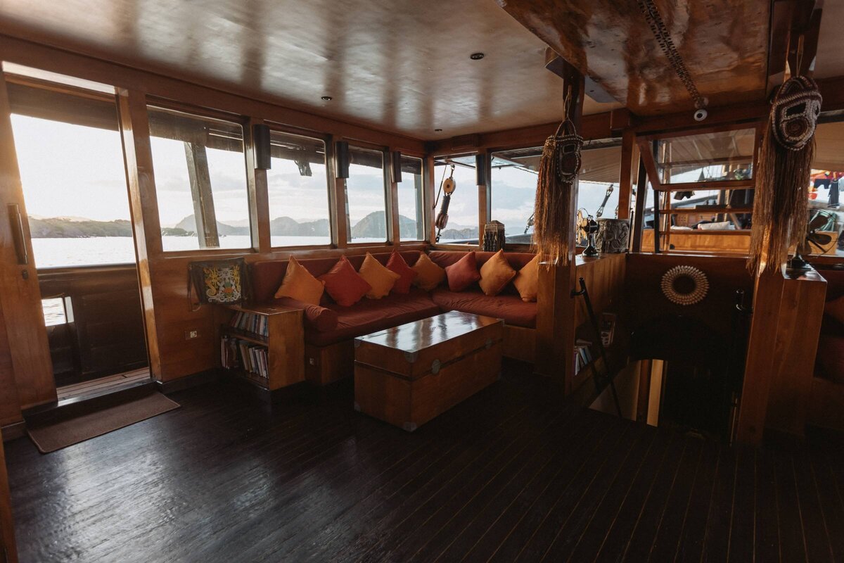 El Aleph Yacht Charter Indonesia Interior Lounge